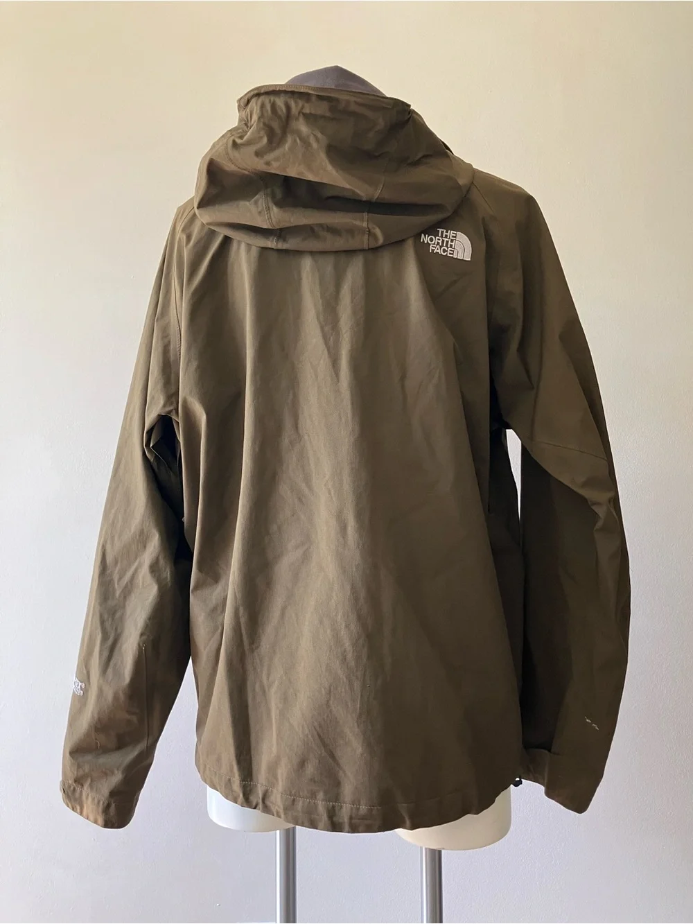 The North Face | Venture 2 Hooded Waterproof Windbreaker Jacket in Olive